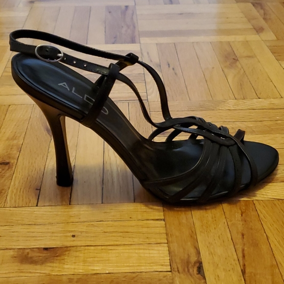 Shoes - Picture 2 of 4